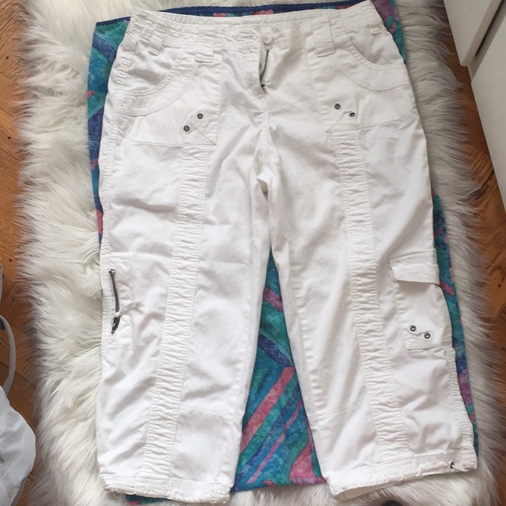 Style & Co white cargo Capri’s